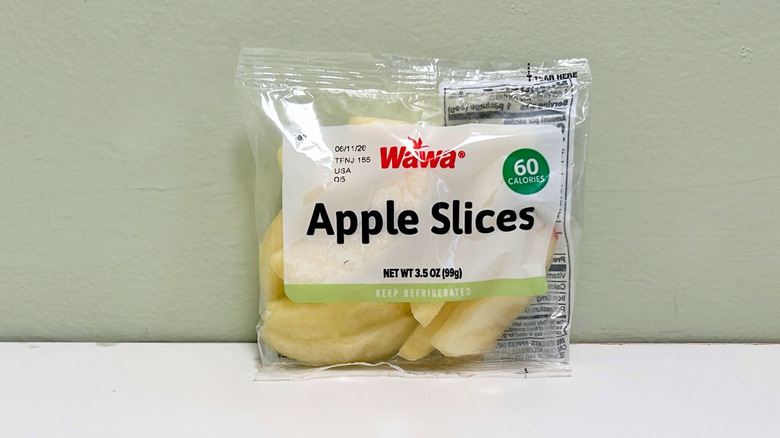 A baggie of Wawa Snack Pack Apple Slices