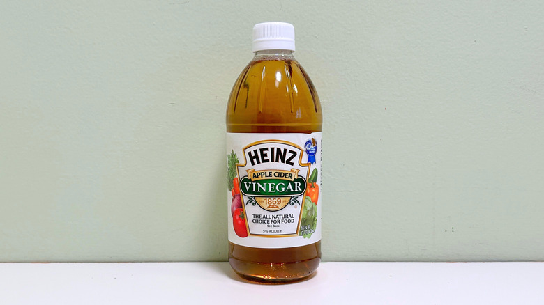 A bottle of Heinz Apple Cider Vinegar