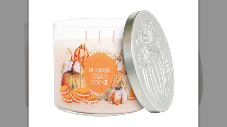 Three-wick pumpkin cream cookie-scented candle