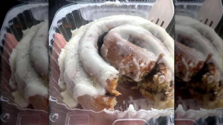 Buc-ee's cinnamon roll in plastic container