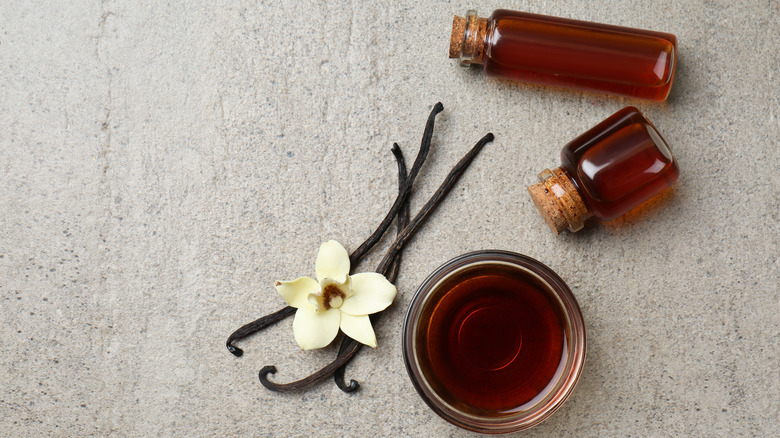 vanilla extract jarred and natural