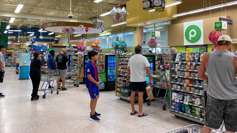 Publix checkout line