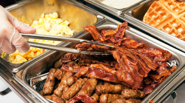 Server arranging buffet