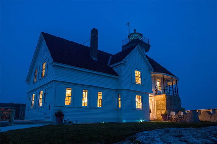 8 Lighthouses in America Where You Can Spend the Night