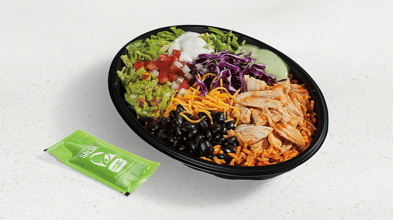 Taco Bell cantina chicken bowl with green salsa packet beside it