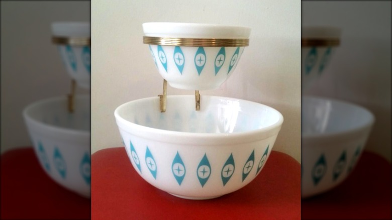 Pyrex chip and dip bowl set with blue diamond print
