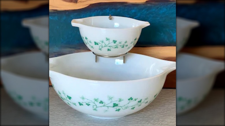Pyrex chip and dip set with green ivy print