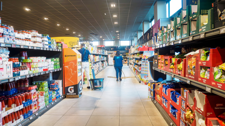 A shopper and employee at Aldi
