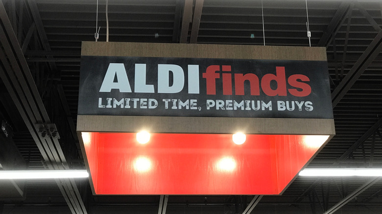 A hanging sign inside an Aldi reading Aldi Finds