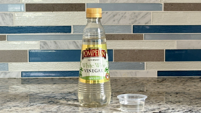 A bottle of Pompeian white wine vinegar