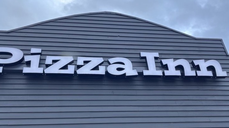Pizza Inn store exterior