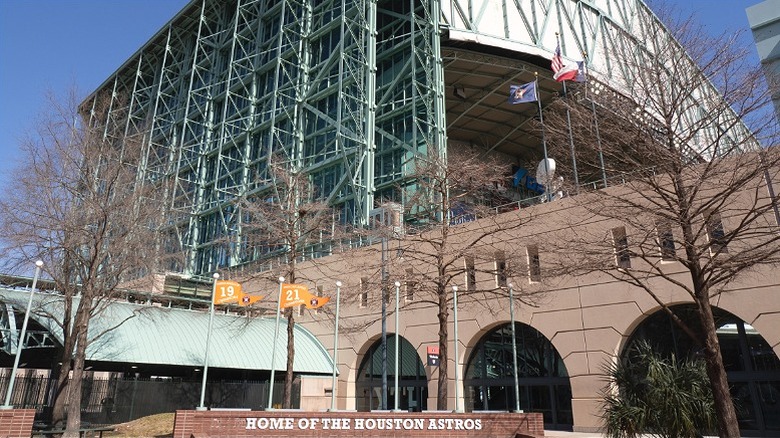 Side shot of Daikin Park