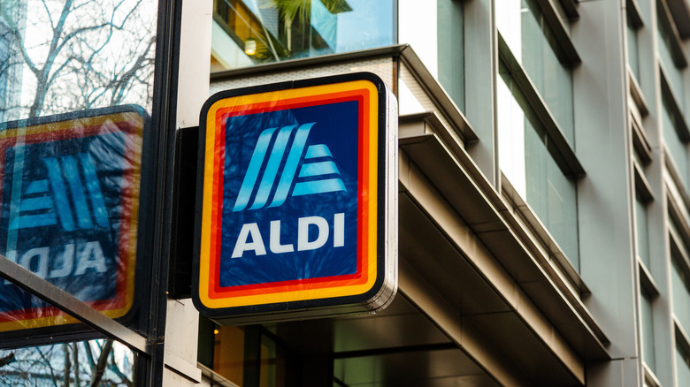 Exterior Aldi store sign