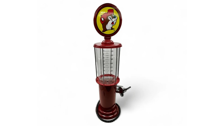 A red beverage dispenser shaped like a vintage gas pump with the Buc-ee's logo against a white background