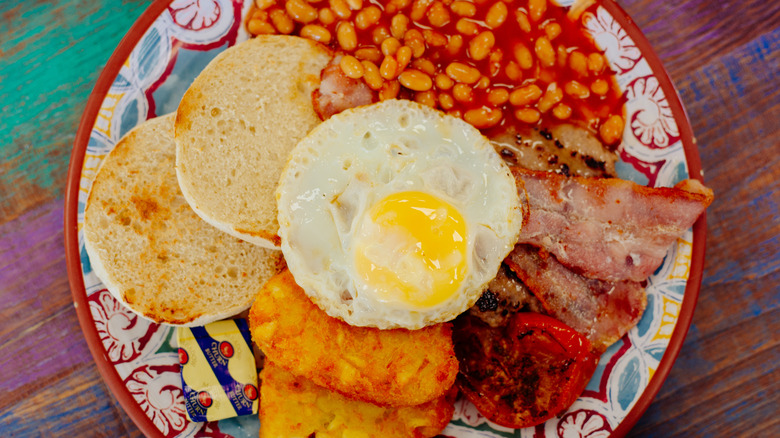 A close up of an English breakfast, shot from above
