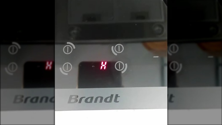 Hot surface indicator on hob