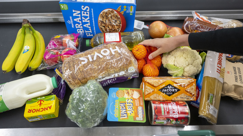Groceries on conveyor belt