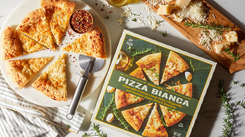PIzza bianca on plate with box