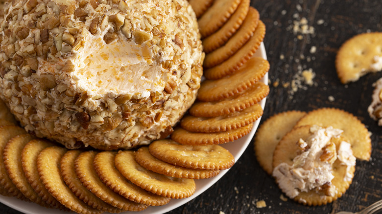Cheese ball with crackers
