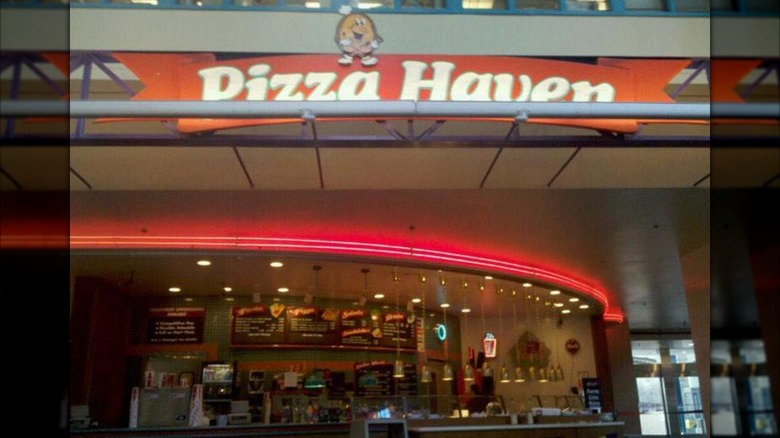 The exterior of a Pizza Haven