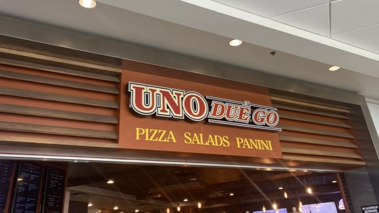 A sign for an Uno Dué Go