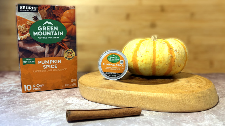 package and pod of green mountain pumpkin spice coffee