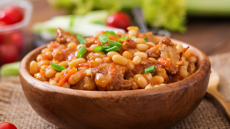 Baked beans with pork shoulder