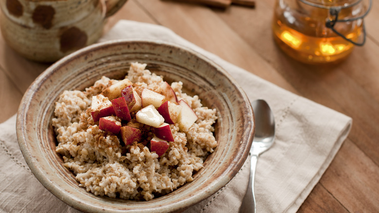 Oatmeal with fruit and honey