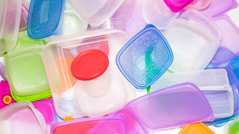 A large pile of plastic food containers