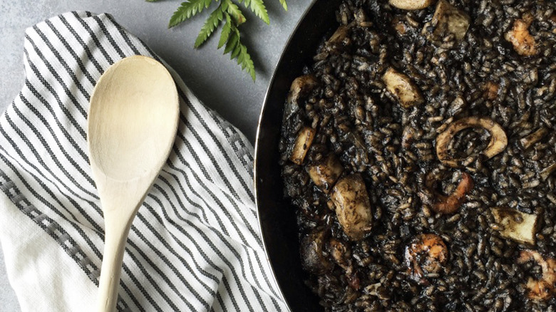 Black rice paella
