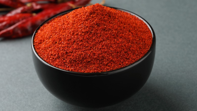 Chile powder in bowl