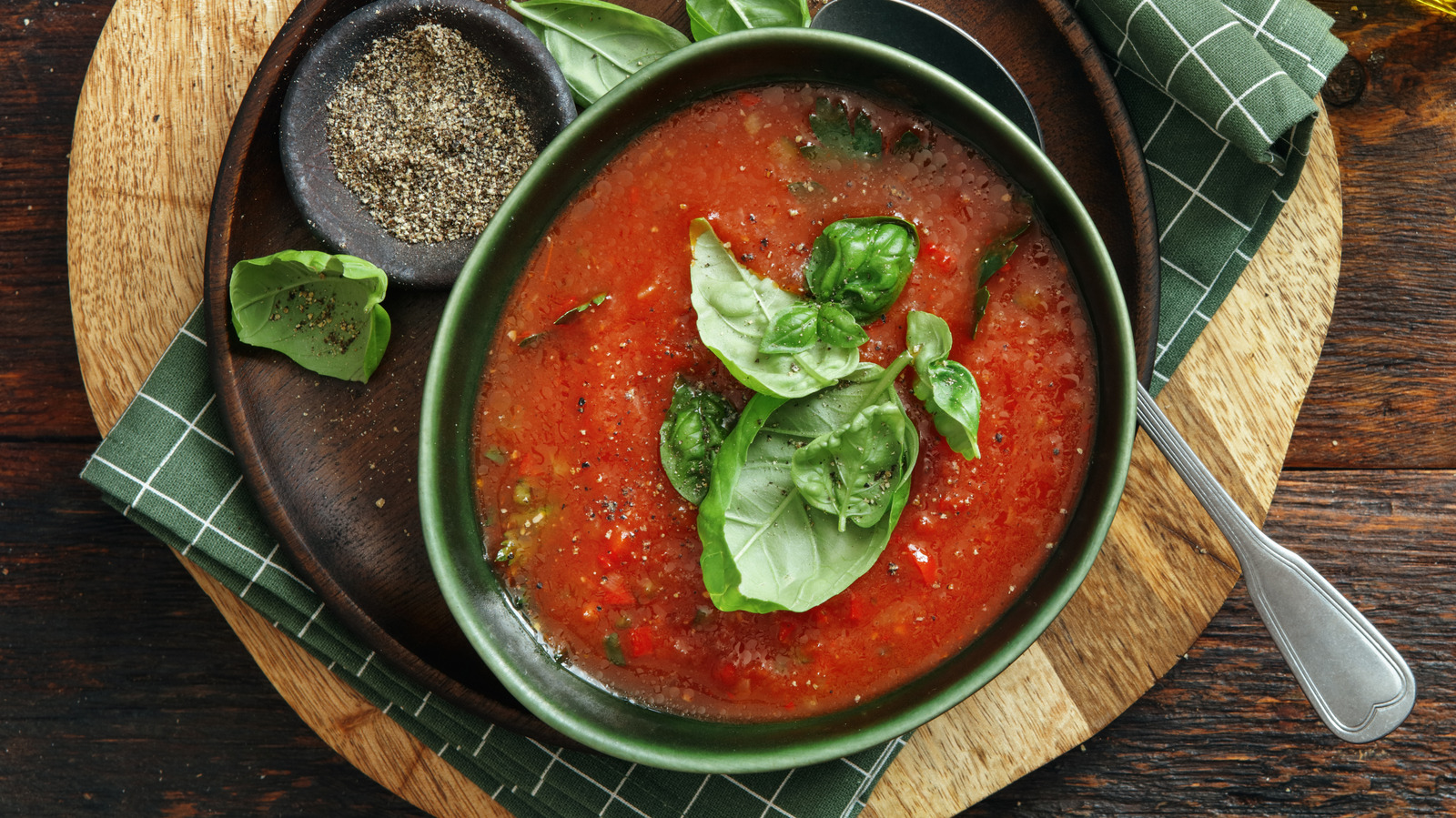 A Dollop Of Pesto Is The Easy Ingredient To Effortlessly Upgrade Tomato