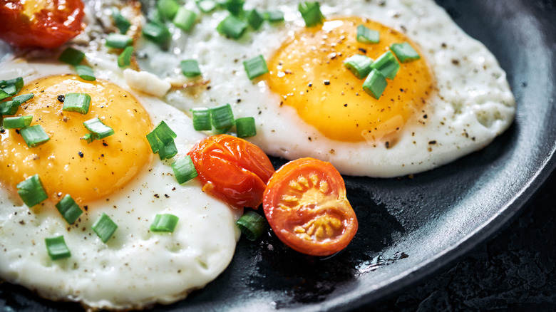 fried eggs with tomatoes