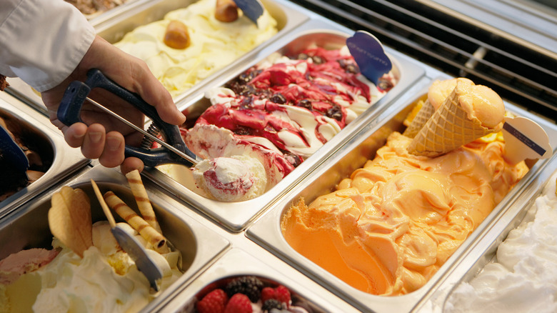 ice cream shop scoop