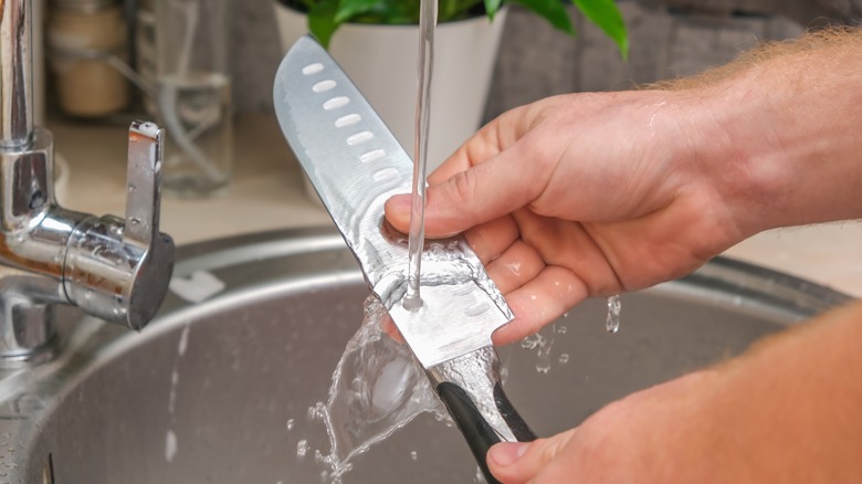 Washing a kitchen knife
