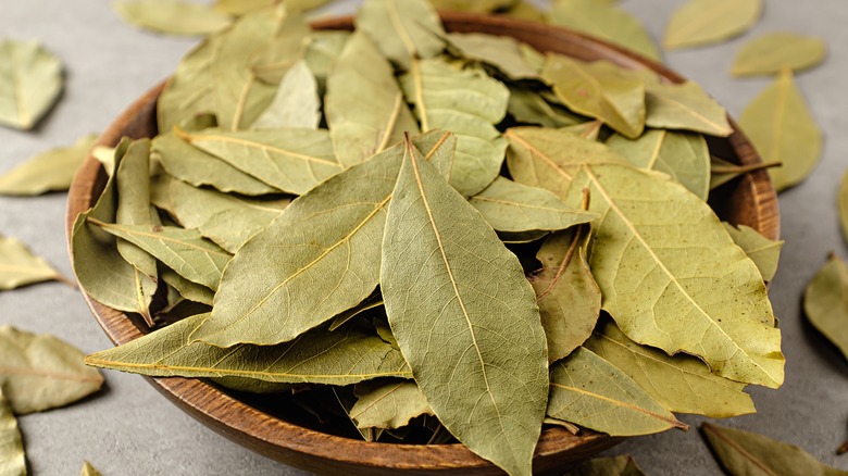 Dried bay leaves
