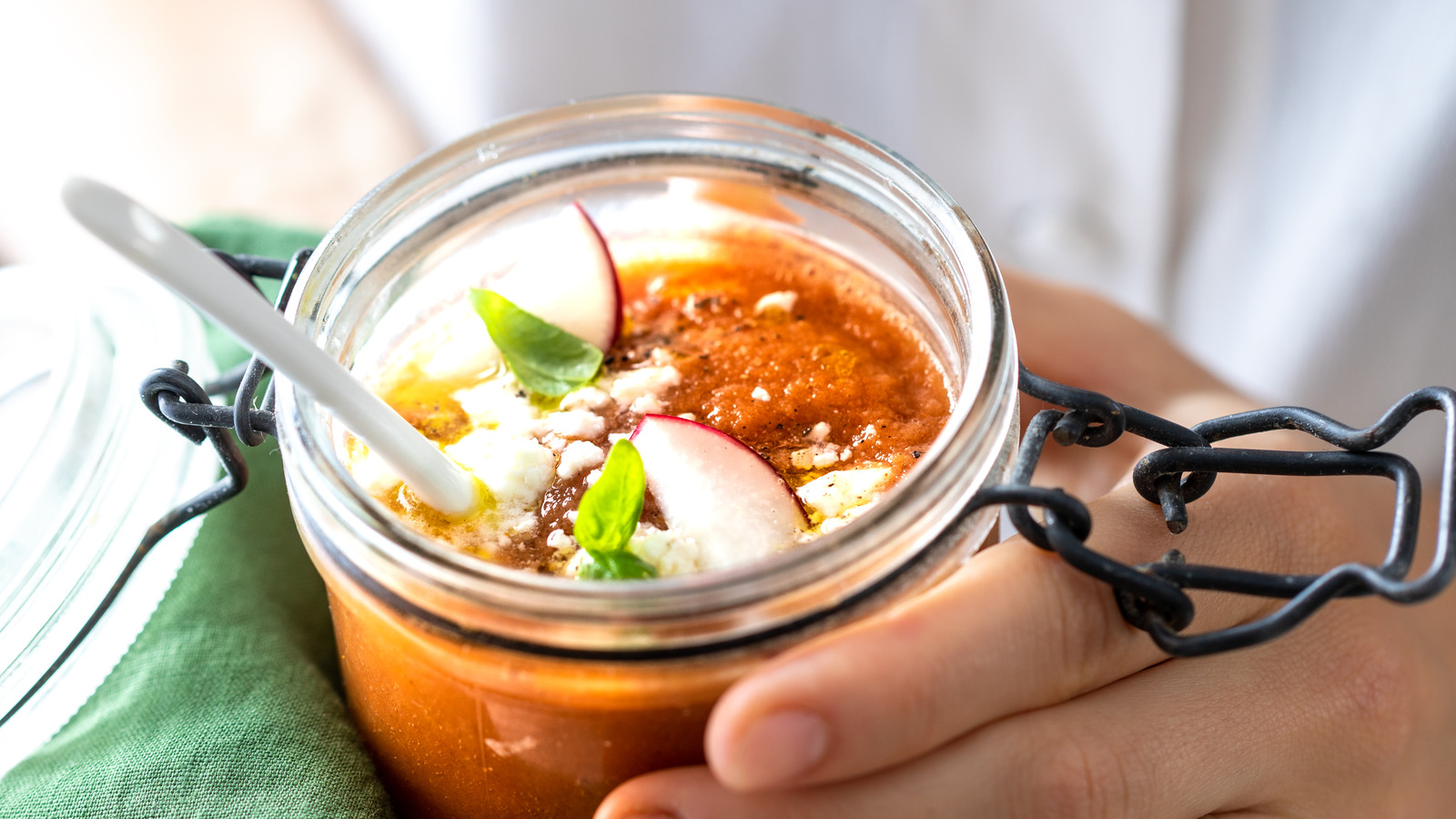 https://www.thedailymeal.com/img/gallery/a-mason-jar-is-your-secret-weapon-for-effortless-make-ahead-soups/l-intro-1700280611.jpg