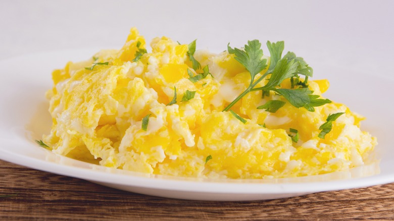 Fluffy scrambled eggs with herbs