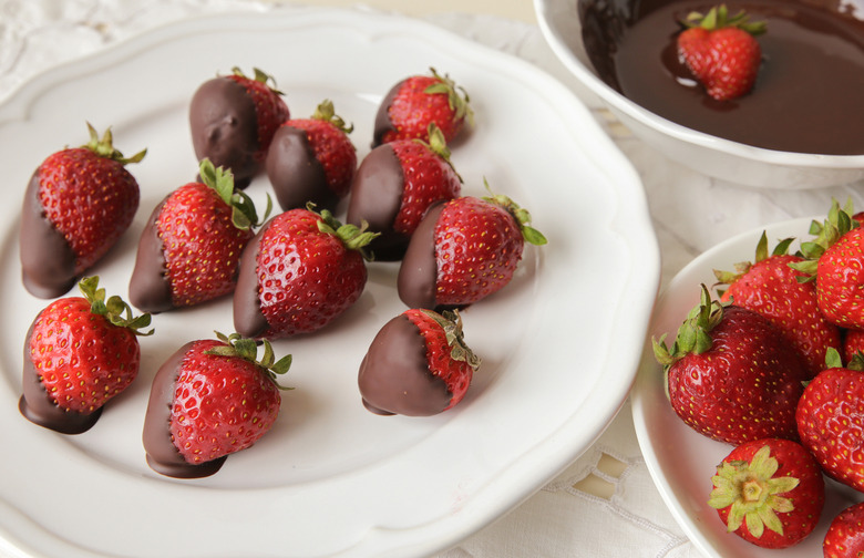 What to Cook: Chocolate-Dipped Strawberries