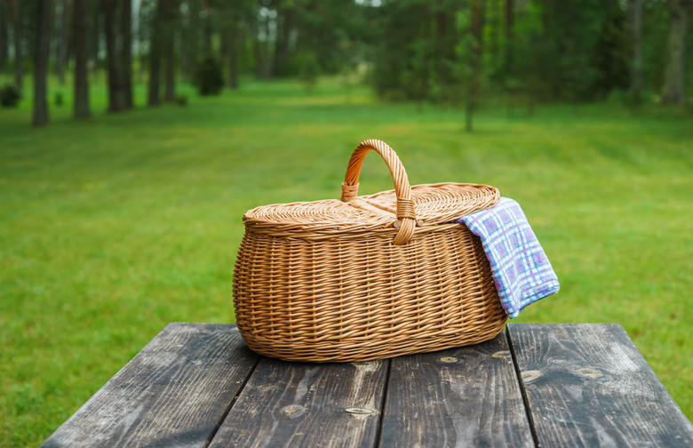 What to Bring: Old-Fashioned Picnic Basket