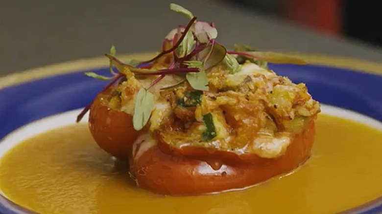 Stuffed red pepper with sauce