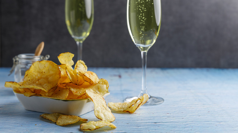 Potato chips and sparkling wine