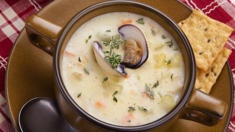 clam chowder with whole clam