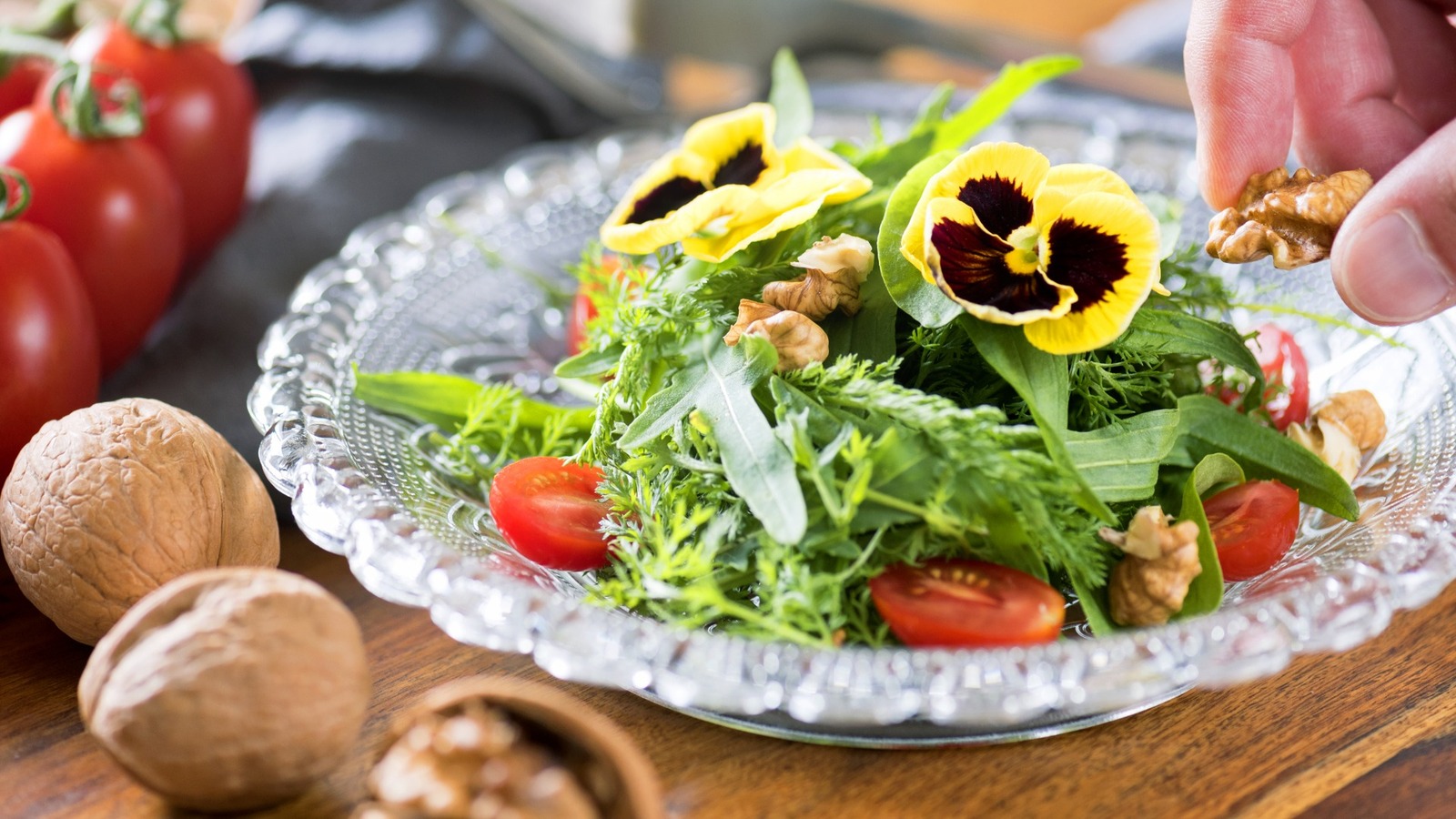 Adding Edible Flowers Is A Gorgeous Way To Elevate Your Salad - Vimarsana News