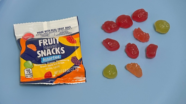 A Lunch Buddies bag next to fruit snacks