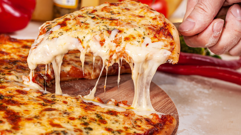 Cheesy pizza