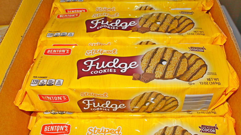 Packets of Benton's fudge striped cookies