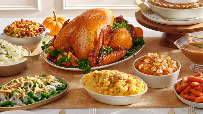 A full Thanksgiving feast for 10, from Aldi