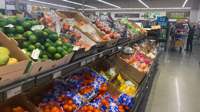 The produce section of an Aldi in Lancaster, PA, with bagged citrus fruits in boxes