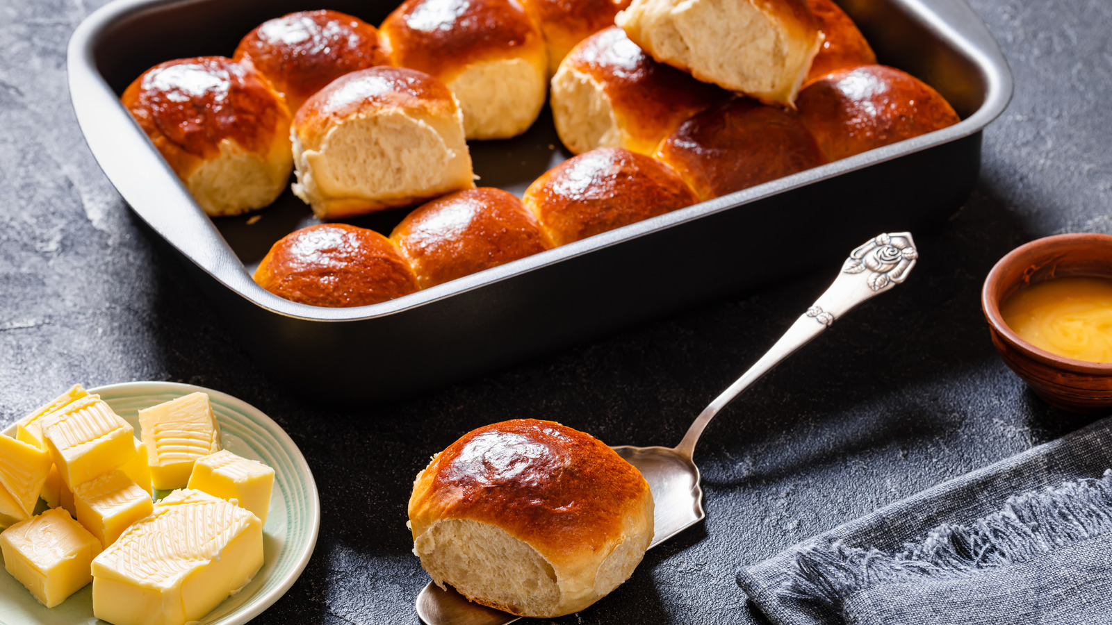 Aldi's Hawaiian Sweet Rolls Are A Total King's Hawaiian Copycat